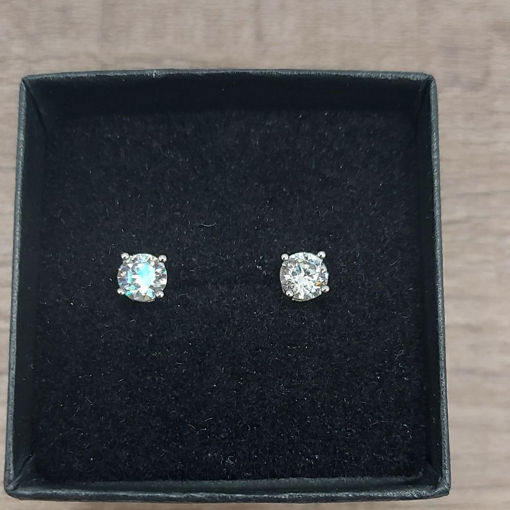 0.5 Carat Moissanite 925 Silver Sterling Simple Silver Stud Earrings - Picture 6 of 8